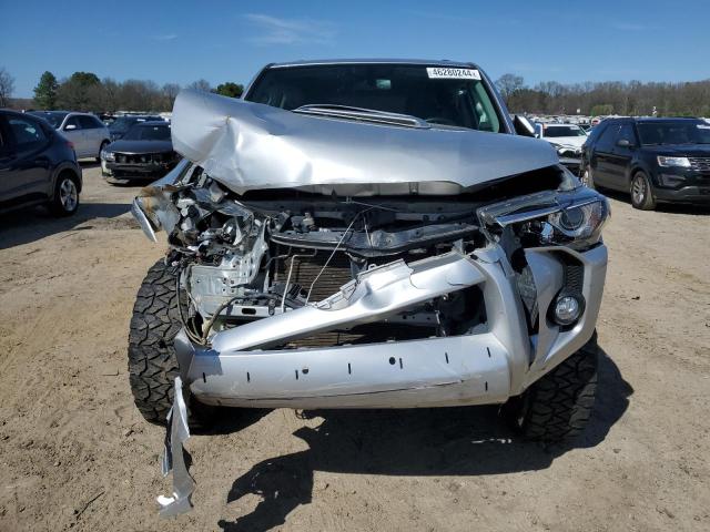 JTEBU5JR1J5573822 - 2018 TOYOTA 4RUNNER SR5/SR5 PREMIUM SILVER photo 5