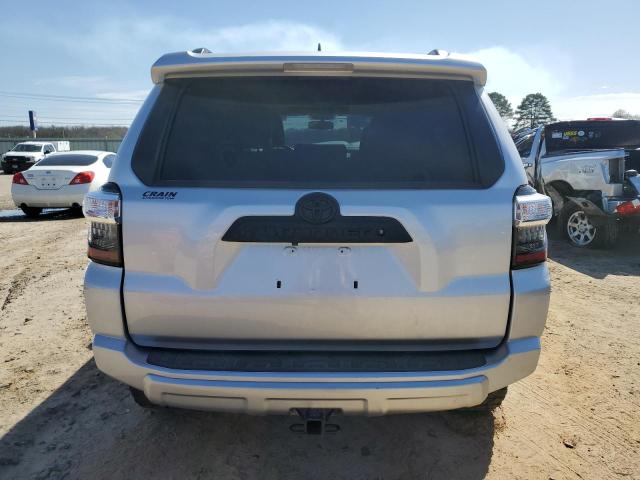 JTEBU5JR1J5573822 - 2018 TOYOTA 4RUNNER SR5/SR5 PREMIUM 银色 照片 6