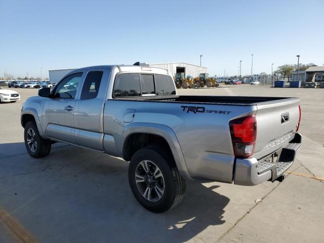 5TFRZ5CN2JX064535 - 2018 TOYOTA TACOMA ACCESS CAB SILVER photo 2