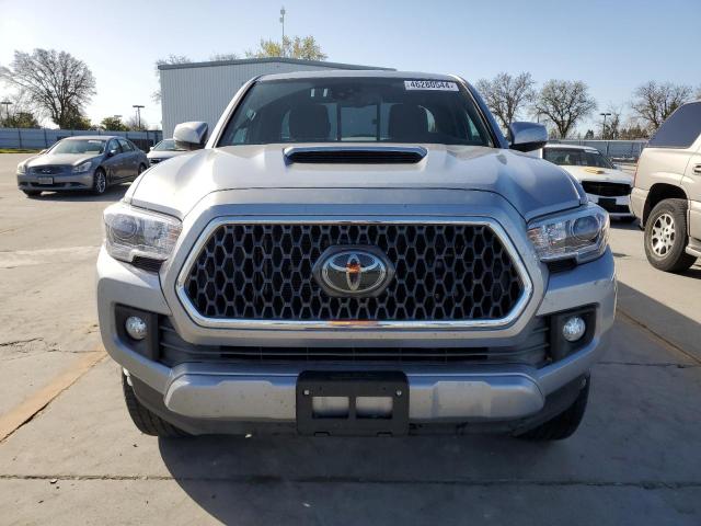 5TFRZ5CN2JX064535 - 2018 TOYOTA TACOMA ACCESS CAB Gümüş foto 5