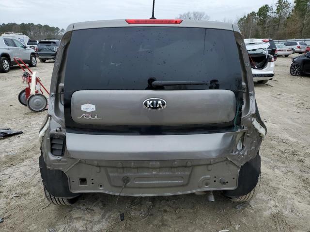 KNDJN2A25G7400591 - 2016 KIA SOUL GRAY photo 6