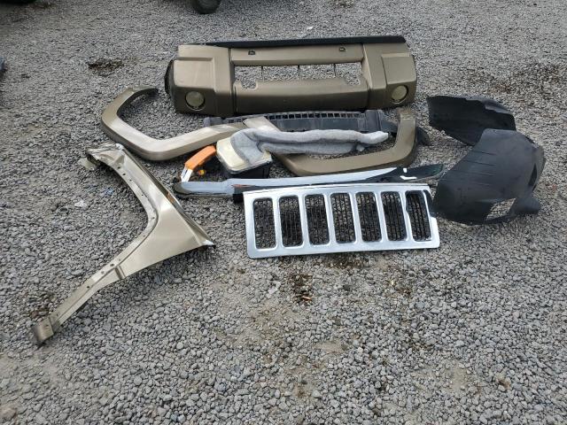 1J8HH48K48C221421 - 2008 JEEP COMMANDER SPORT Золотой фото 13