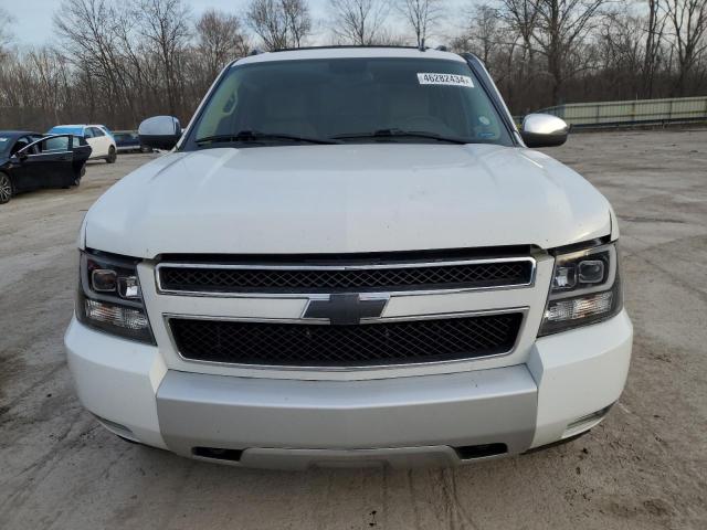 3GNFK22079G188528 - 2009 CHEVROLET AVALANCHE K1500 LT WHITE photo 5