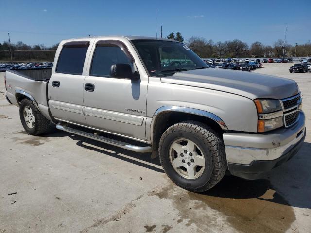 2GCEK13Z271112913 - 2007 CHEVROLET SILVERADO K1500 CLASSIC CREW CAB GRAY photo 4