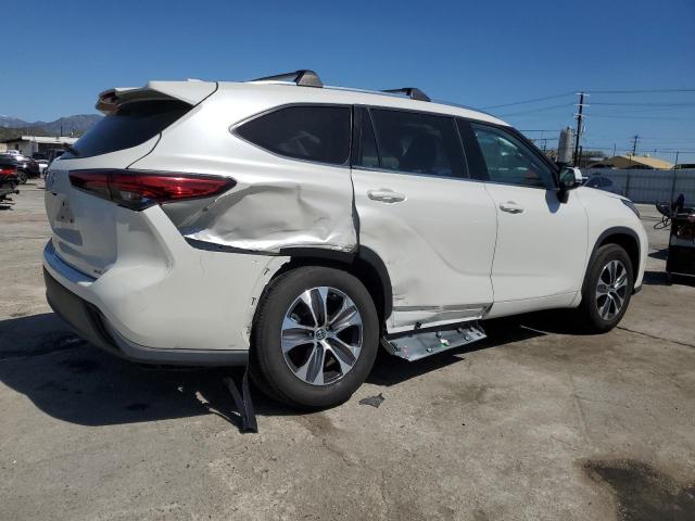 5TDHZRAH1MS514573 - 2021 TOYOTA HIGHLANDER XLE WHITE photo 3