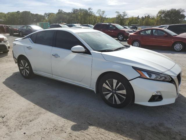 1N4BL4DV4KC130416 - 2019 NISSAN ALTIMA SV WHITE photo 4