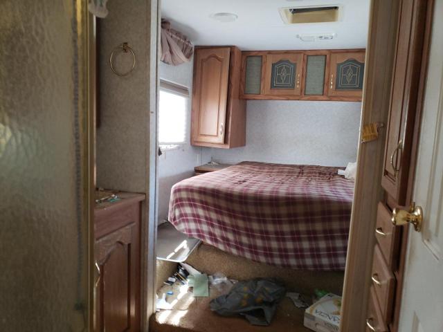 4YDF2822019260457 - 2001 KEYSTONE SPRINTER WHITE photo 5