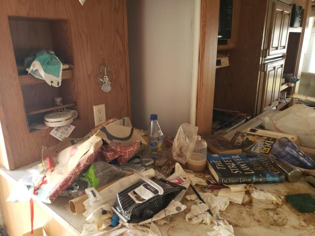 4YDF2822019260457 - 2001 KEYSTONE SPRINTER WHITE photo 7