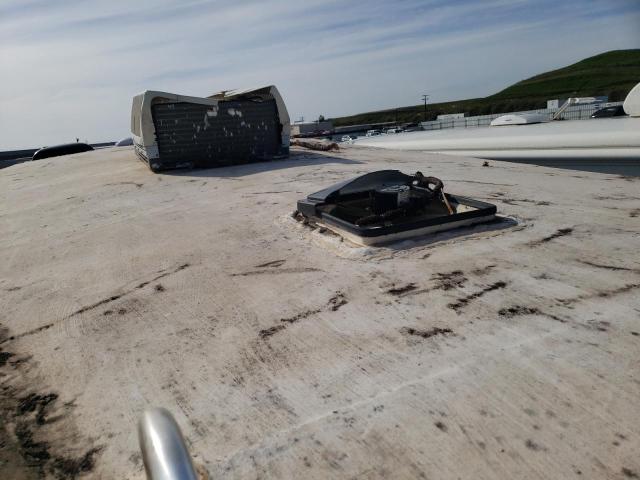 4YDF2822019260457 - 2001 KEYSTONE SPRINTER WHITE photo 9