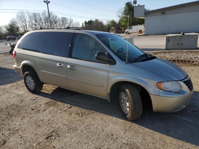 2C4GP44R55R232424 - 2005 CHRYSLER TOWN & COU LX GOLD photo 4