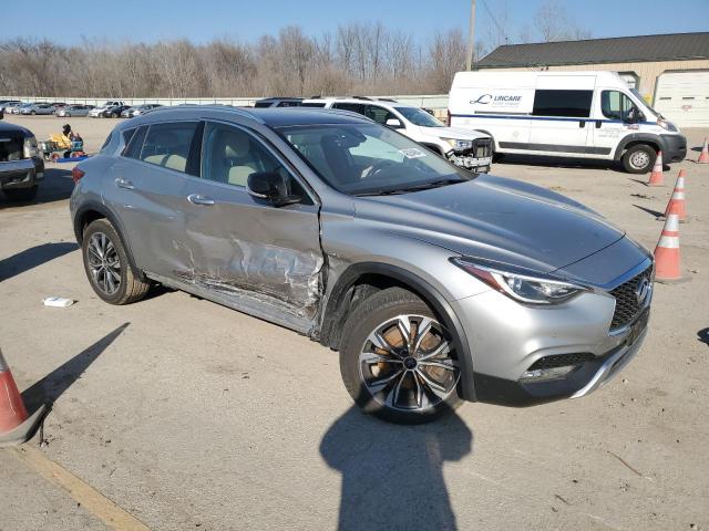 SJKCH5CR0HA020054 - 2017 INFINITI QX30 BASE 银色 照片 4