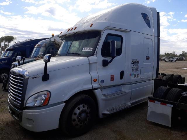 1FUJGLDV3JLHJ9892 - 2018 FREIGHTLINER CASCADIA 1 WHITE photo 2