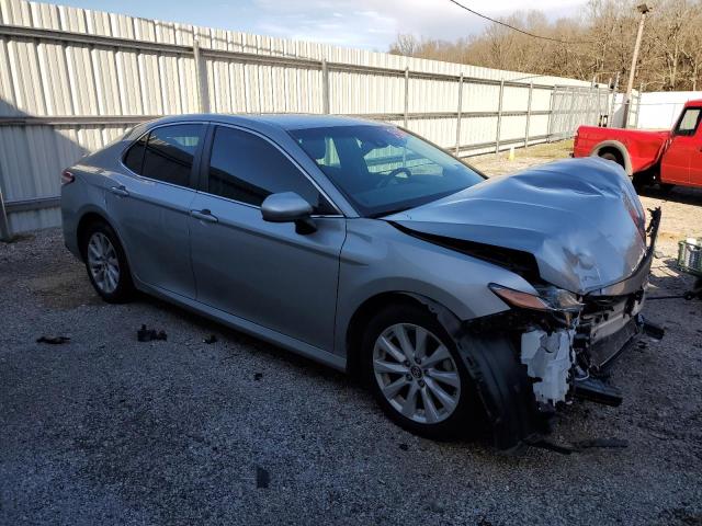 4T1B11HK9JU635189 - 2018 TOYOTA CAMRY L SILVER photo 4