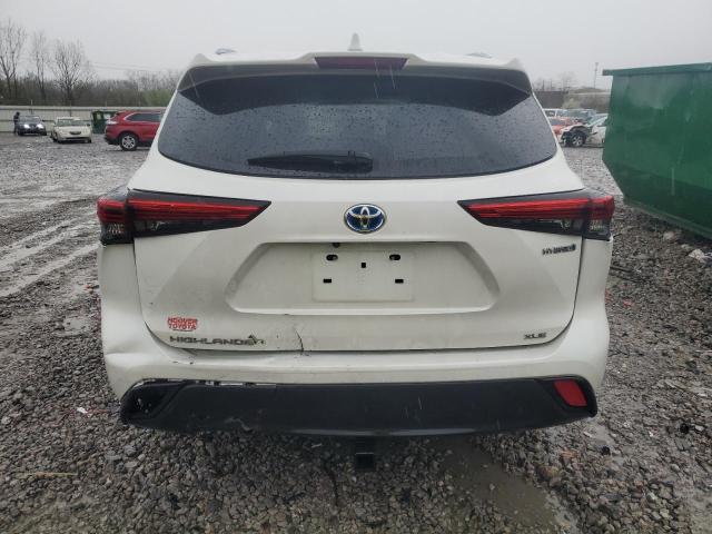 5TDHARAH2MS009469 - 2021 TOYOTA HIGHLANDER HYBRID XLE WHITE photo 6