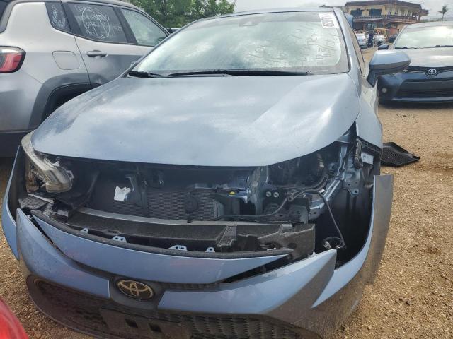 JTDEPMAE6NJ226192 - 2022 TOYOTA COROLLA LE BLUE photo 5