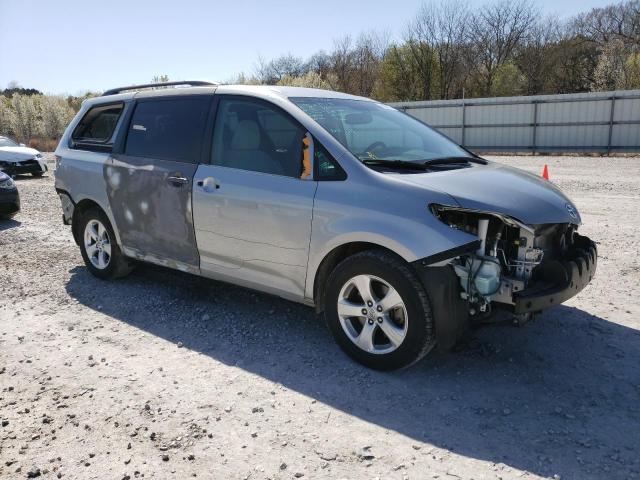 5TDKK3DCXFS629828 - 2015 TOYOTA SIENNA LE SILVER photo 4