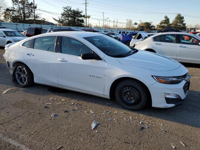 1G1ZG5ST9KF202853 - 2019 CHEVROLET MALIBU RS WHITE photo 4