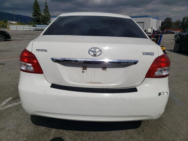 JTDBT923584031910 - 2008 TOYOTA YARIS WHITE photo 6