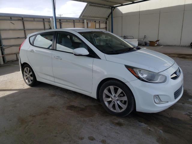 KMHCU5AEXDU120052 - 2013 HYUNDAI ACCENT GLS WHITE photo 4