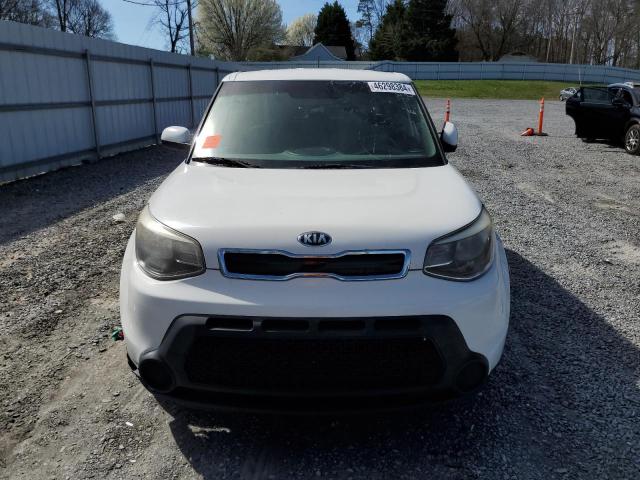 KNDJP3A5XF7170331 - 2015 KIA SOUL + WHITE photo 5