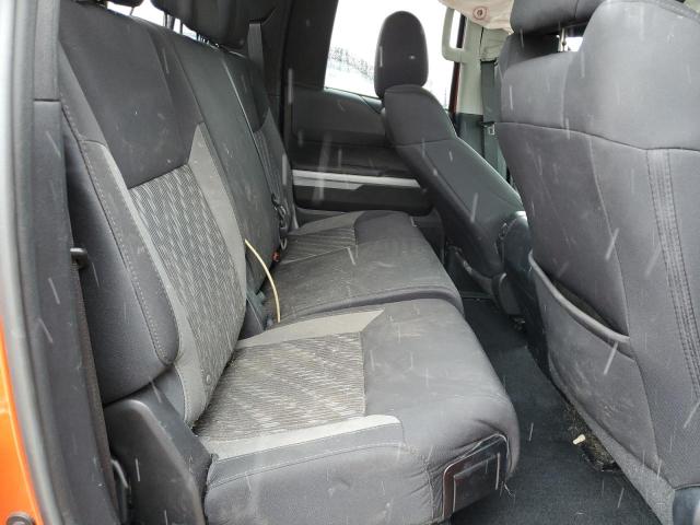 5TFUY5F18JX726902 - 2018 TOYOTA TUNDRA DOUBLE CAB SR/SR5 ORANGE photo 10
