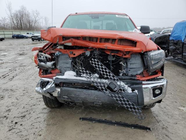 5TFUY5F18JX726902 - 2018 TOYOTA TUNDRA DOUBLE CAB SR/SR5 ORANGE photo 5