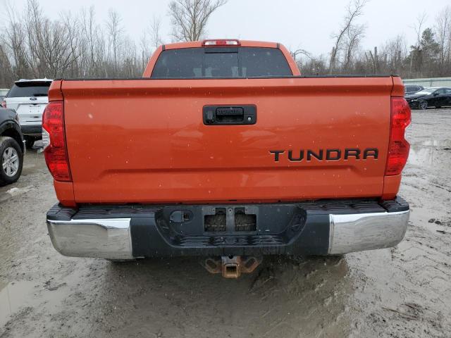 5TFUY5F18JX726902 - 2018 TOYOTA TUNDRA DOUBLE CAB SR/SR5 ORANGE photo 6