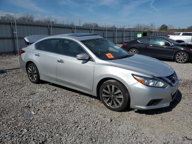 1N4AL3AP4HC244114 - 2017 NISSAN ALTIMA 2.5 SILVER photo 4