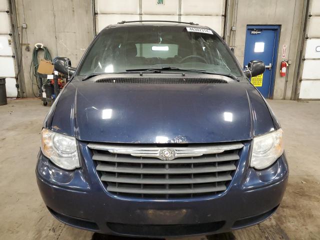 2C4GP44R95R123299 - 2005 CHRYSLER TOWN & COU LX BLUE photo 5