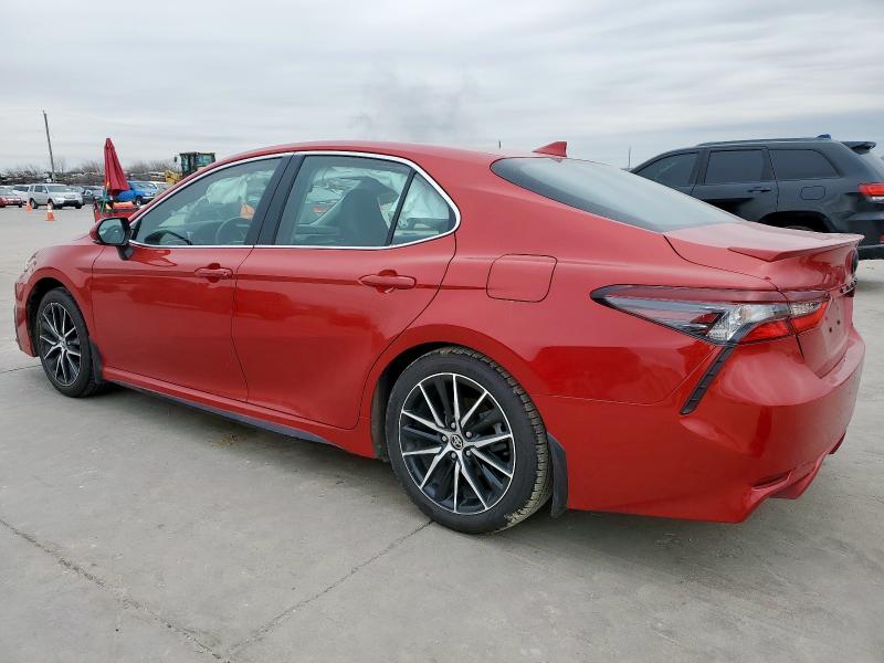 4T1G11AK0PU172352 - 2023 TOYOTA CAMRY SE NIGHT SHADE RED photo 2