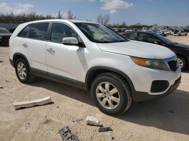 5XYKT3A12BG163674 - 2011 KIA SORENTO BASE WHITE photo 4