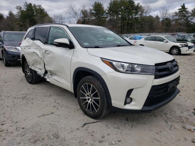 5TDJZRFH8JS801950 - 2018 TOYOTA HIGHLANDER SE WHITE photo 4