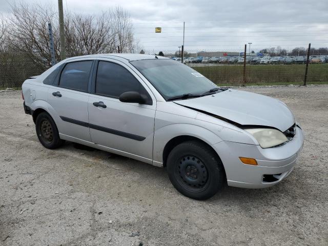 1FAFP34N67W146073 - 2007 FORD FOCUS ZX4 SILVER photo 4