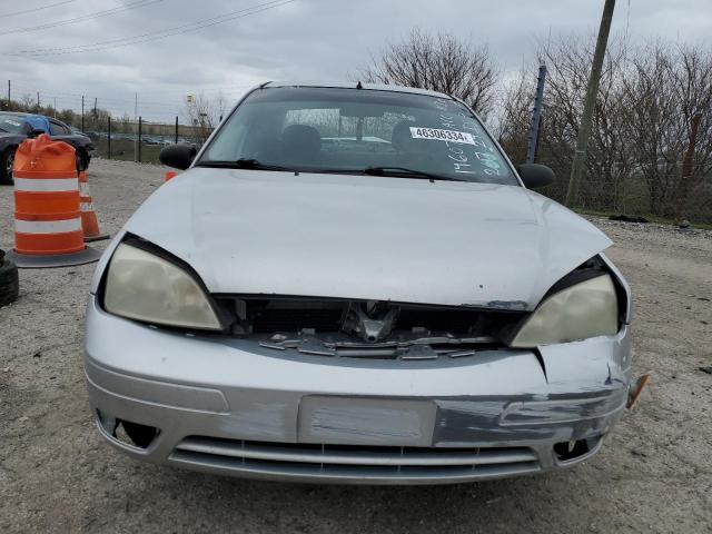 1FAFP34N67W146073 - 2007 FORD FOCUS ZX4 SILVER photo 5