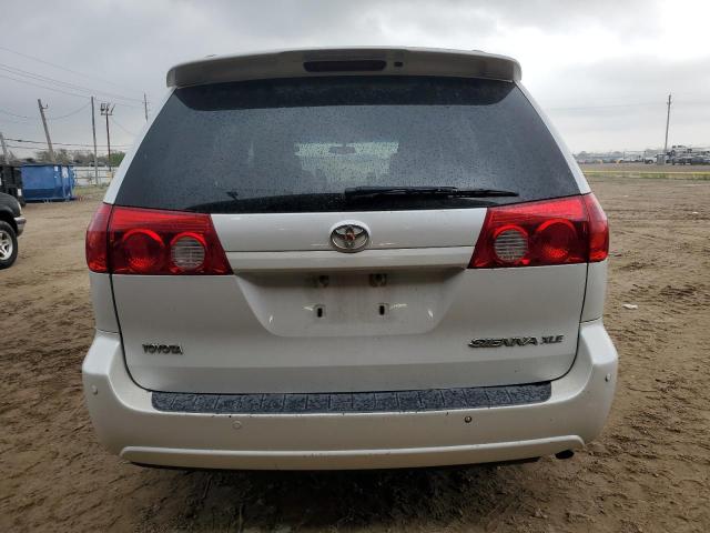 5TDZA22C86S415967 - 2006 TOYOTA SIENNA XLE WHITE photo 6