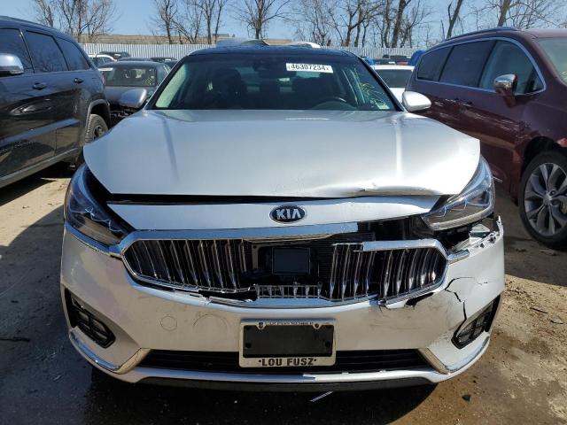 KNALC4J18J5100786 - 2018 KIA CADENZA LUXURY SILVER photo 5