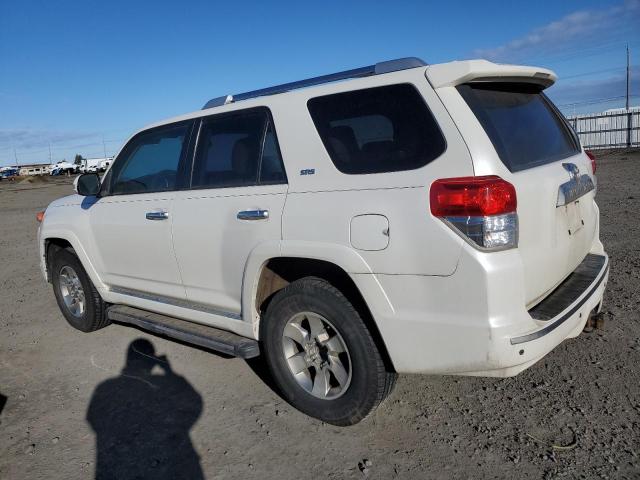 JTEBU5JR9A5029455 - 2010 TOYOTA 4RUNNER SR5 WHITE photo 2