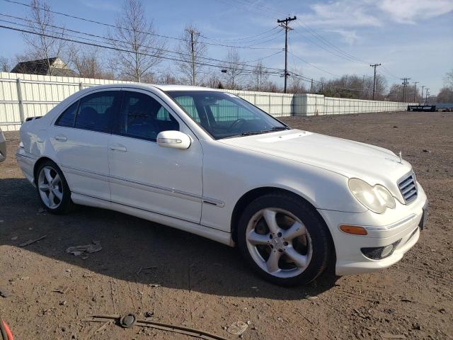 WDBRF40J75F724924 - 2005 MERCEDES-BENZ C 230K SPORT SEDAN WHITE photo 4