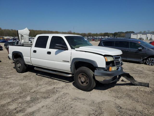 1GCHC23U57F131727 - 2007 CHEVROLET SILV2500 C2500 HEAVY DUTY WHITE photo 4