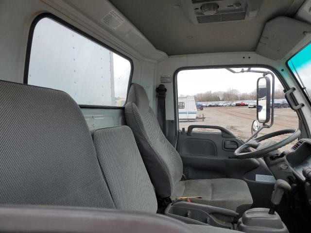 J8DC4B14117012339 - 2001 GMC W4500 W45042 WHITE photo 11