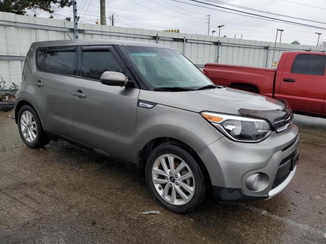 KNDJP3A50J7513236 - 2018 KIA SOUL + GRAY photo 4