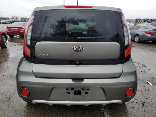 KNDJP3A50J7513236 - 2018 KIA SOUL + GRAY photo 6