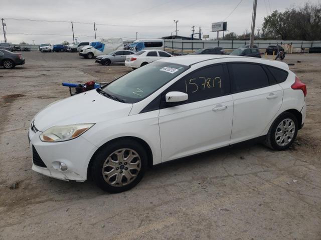 1FAHP3K28CL437414 - 2012 FORD FOCUS SE WHITE photo 1