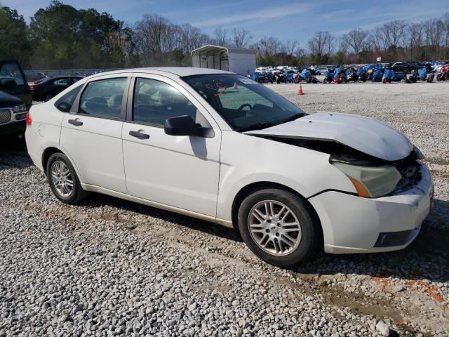 1FAHP35N89W206705 - 2009 FORD FOCUS SE WHITE photo 4