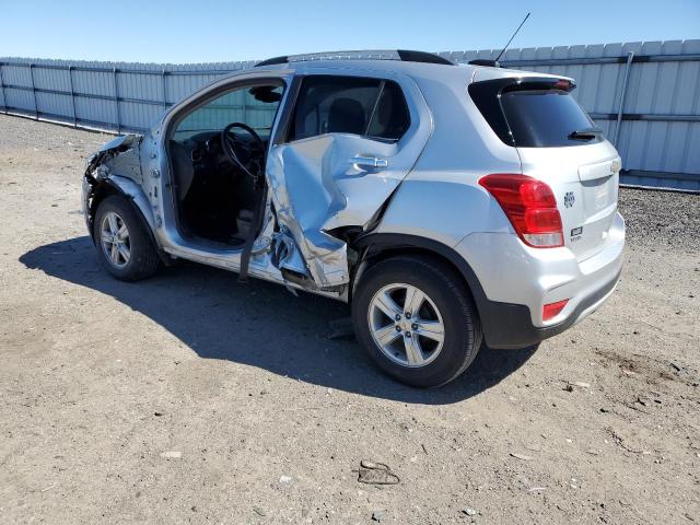 KL7CJLSB9JB637661 - 2018 CHEVROLET TRAX 1LT SILVER photo 2