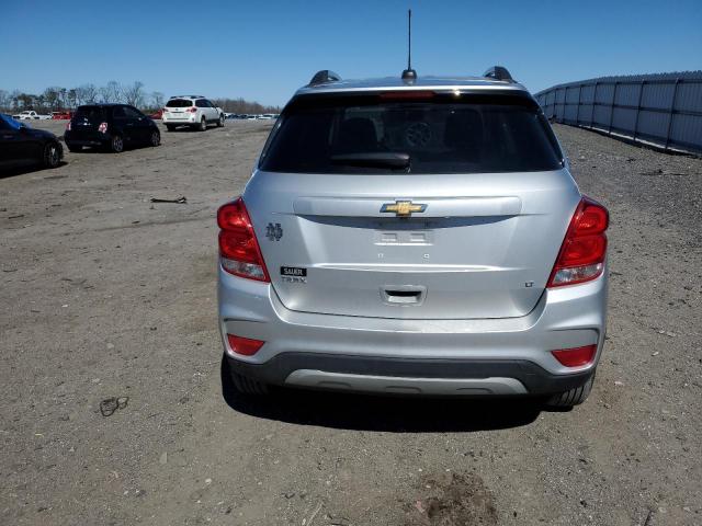 KL7CJLSB9JB637661 - 2018 CHEVROLET TRAX 1LT SILVER photo 6