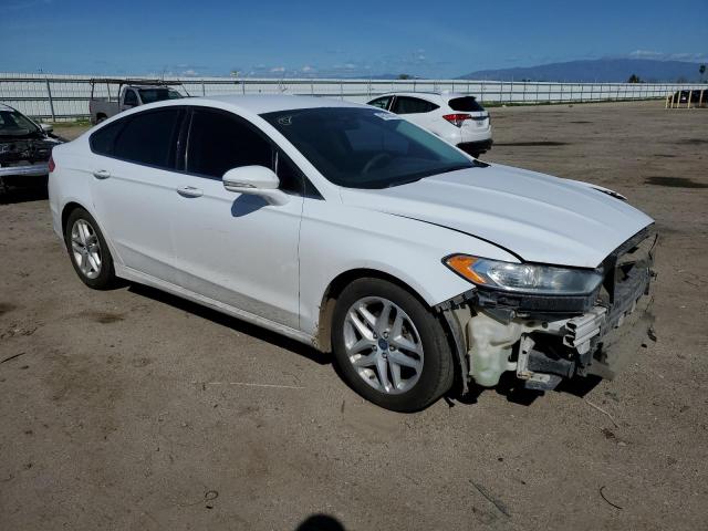 3FA6P0H79FR139159 - 2015 FORD FUSION SE WHITE photo 4