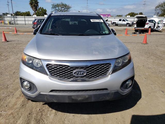 5XYKT4A12BG055397 - 2011 KIA SORENTO BASE SILVER photo 5