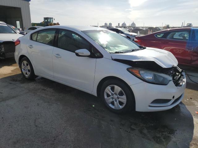 KNAFX4A62G5550973 - 2016 KIA FORTE LX WHITE photo 4