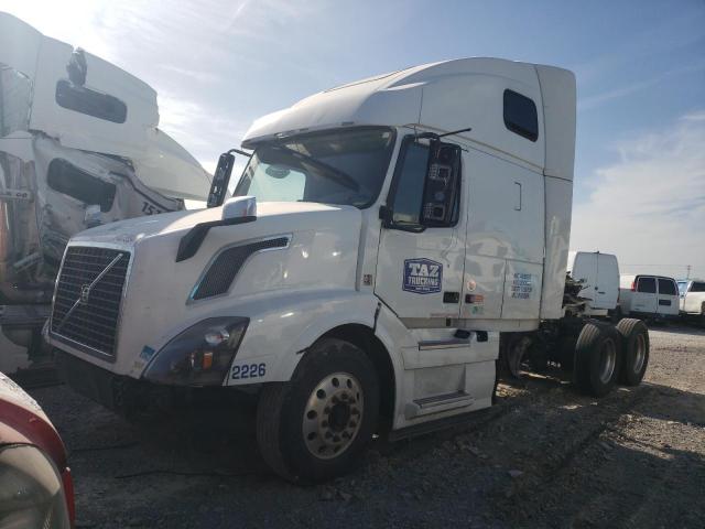 4V4NC9EH4HN985891 - 2017 VOLVO VN VNL WHITE photo 2